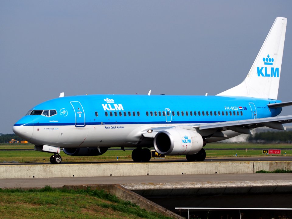 PH-BGD KLM Royal Dutch Airlines Boeing 737-7K2(WL) - cn 30366 taxiing, 25august2013 pic-002