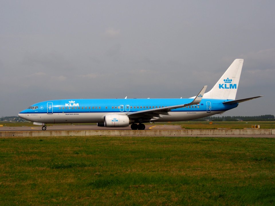 PH-BGC KLM Royal Dutch Airlines Boeing 737-8K2(WL) taxiing 14July2013 pic2