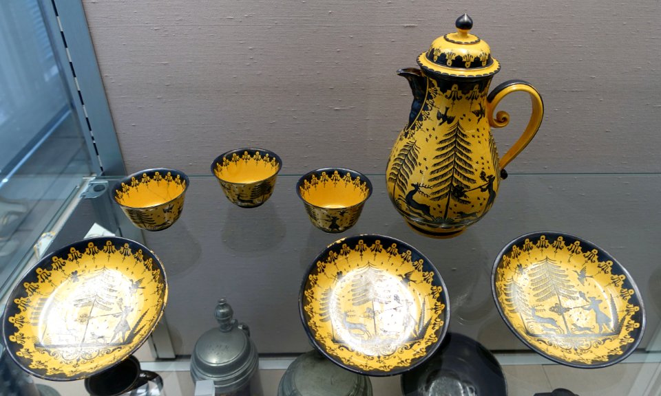 Pieces from a coffee service, Margravial Faience Manufactory, Bayreuth, c. 1730, glazed earthenware with silver decoration (now black) - Germanisches Nationalmuseum - Nuremberg, Germany - DSC02629