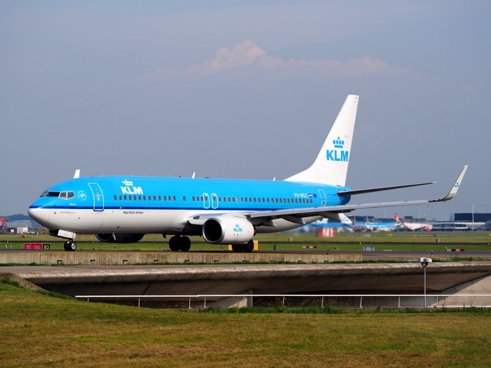 PH-BGC KLM Boeing 737-800 taxiing, 25august2013 pic-1