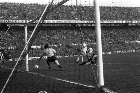 Piet Keizer scoort voor Ajax, Bestanddeelnr 927-0086