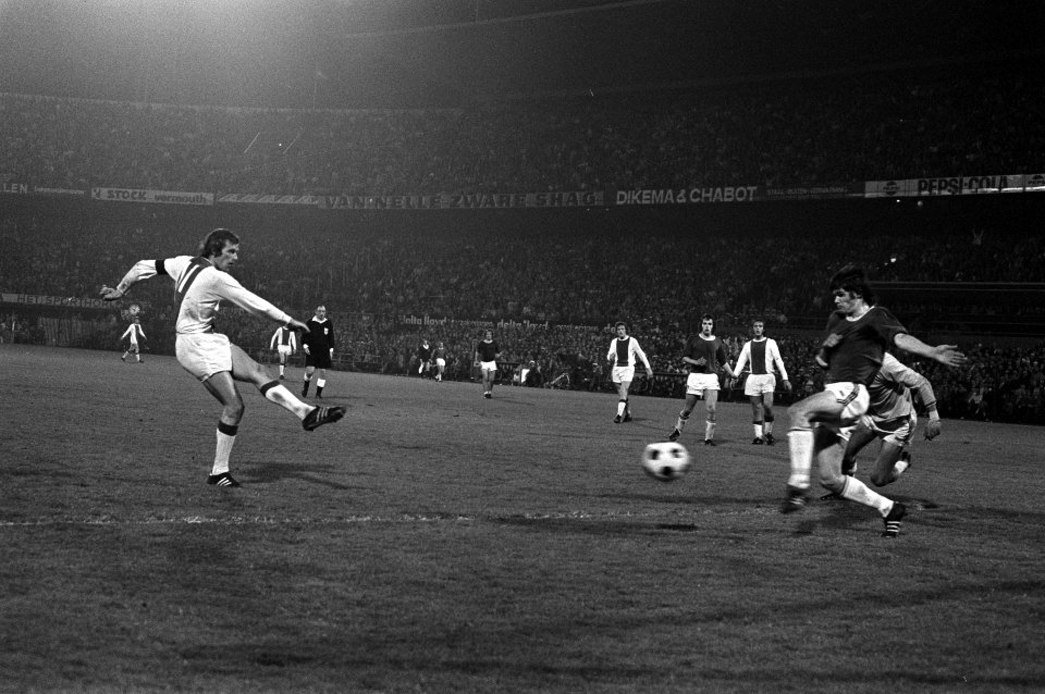 Piet Keizer scoort de beslissende treffer voor Ajax in de 85e minuut, Bestanddeelnr 925-5934
