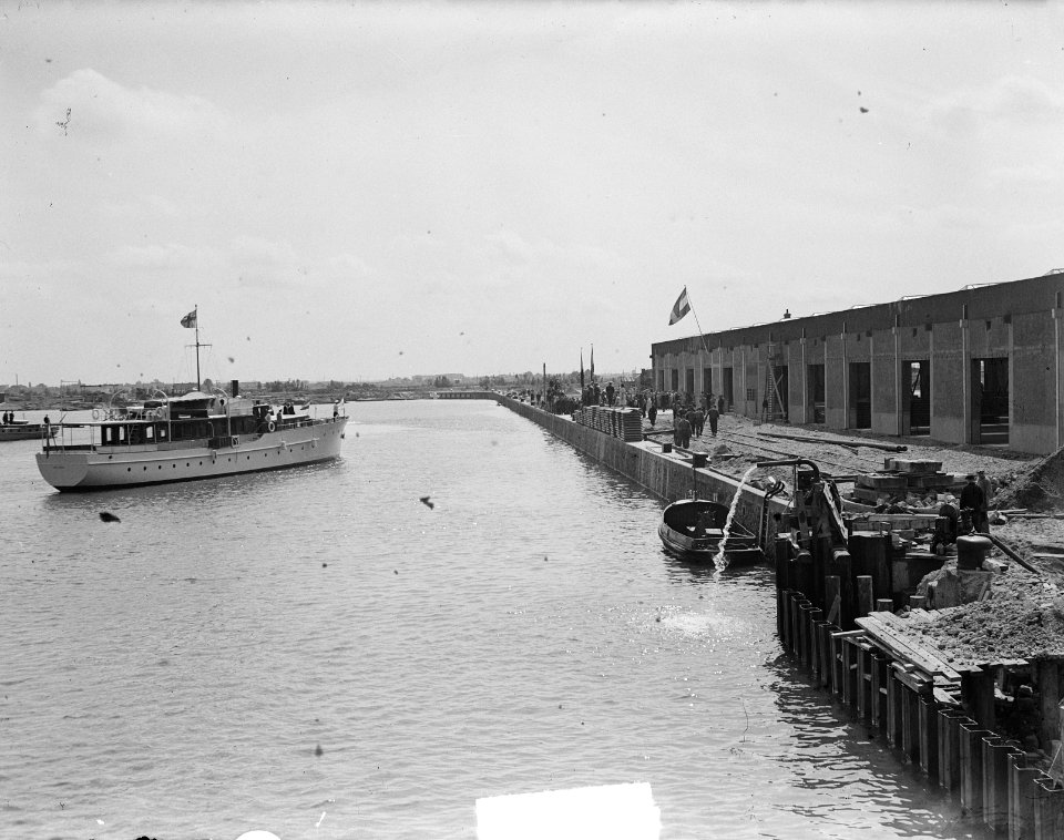 Piet Hein vaart Coenhaven binnen, Bestanddeelnr 904-0640