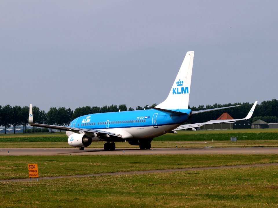 PH-BGF KLM Royal Dutch Airlines Boeing 737-7K2(WL) - cn 30365 taxiing 13Juli 2013 pic3