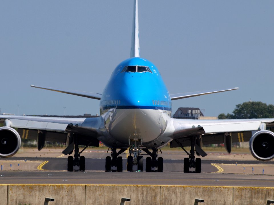 PH-BFU KLM Royal Dutch Airlines Boeing 747-406(M) - cn 28196 taxiing 21July2013 pic-001