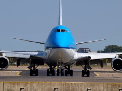 PH-BFU KLM Royal Dutch Airlines Boeing 747-406(M) - cn 28196 taxiing 21July2013 pic-001