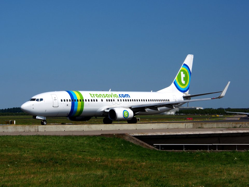 PH-HZN Transavia Boeing 737-8K2(WL) - cn 32943 taxiing 21july2013 pic-003