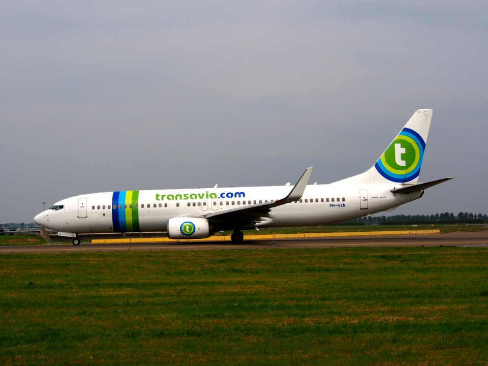 PH-HZN Transavia Boeing 737-8K2(WL) - cn 32943 taxiing 13july2013 pic-003