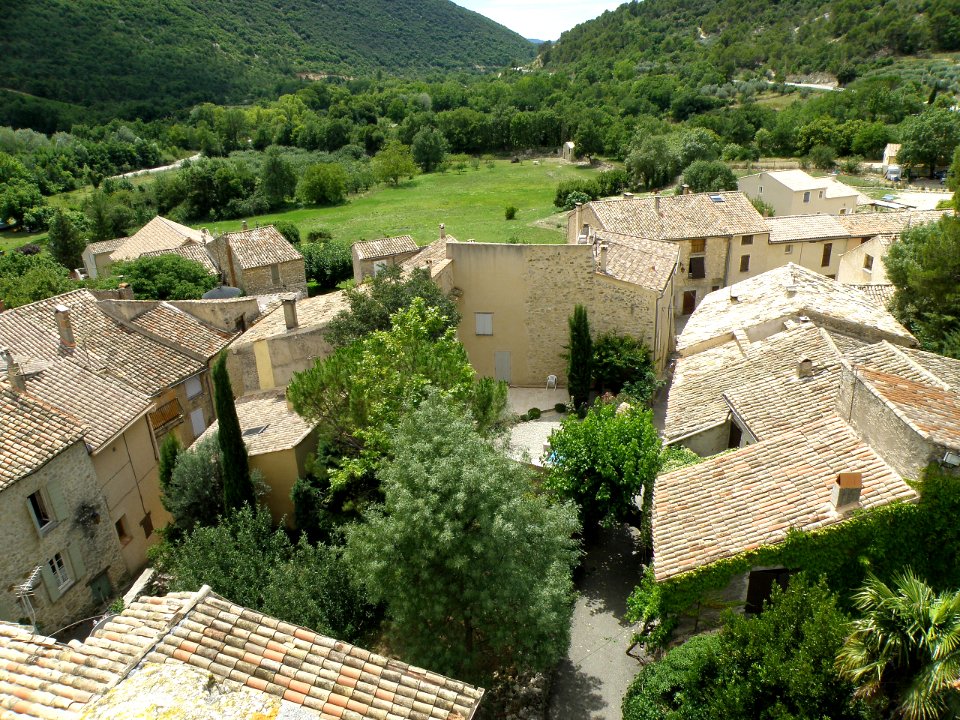 Pierrelongue Vue d'ensemble 3