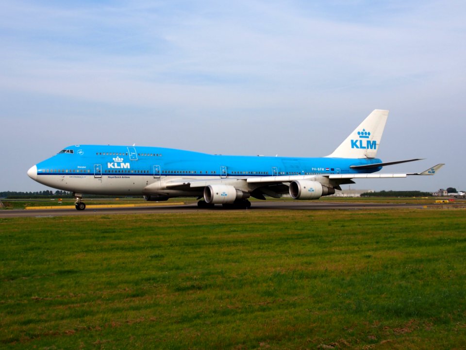 PH-BFW KLM Royal Dutch Airlines Boeing 747-406(M) - cn 30454, taxiing 22july2013 pic-005