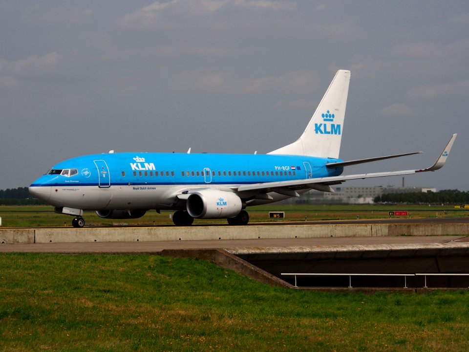 PH-BGF KLM Royal Dutch Airlines Boeing 737-7K2(WL) - cn 30365 taxiing 14Juli 2013 pic2