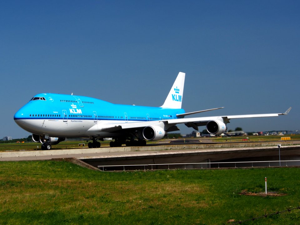 PH-BFU KLM Royal Dutch Airlines Boeing 747-406(M) - cn 28196 taxiing 21July2013 pic-004