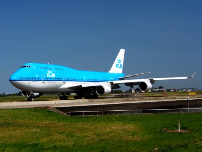 PH-BFU KLM Royal Dutch Airlines Boeing 747-406(M) - cn 28196 taxiing 21July2013 pic-004