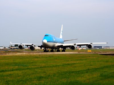 PH-BFW KLM Royal Dutch Airlines Boeing 747-406(M) - cn 30454, taxiing 22july2013 pic-001