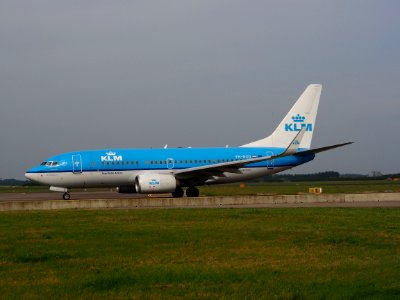 PH-BGD KLM Royal Dutch Airlines Boeing 737-7K2(WL) - cn 30366 taxiing 13July2013 pic2