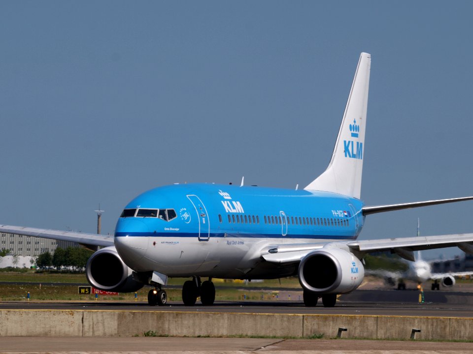 PH-BGF KLM Royal Dutch Airlines Boeing 737-7K2(WL) - cn 30365 taxiing 21July 2013 pic-001