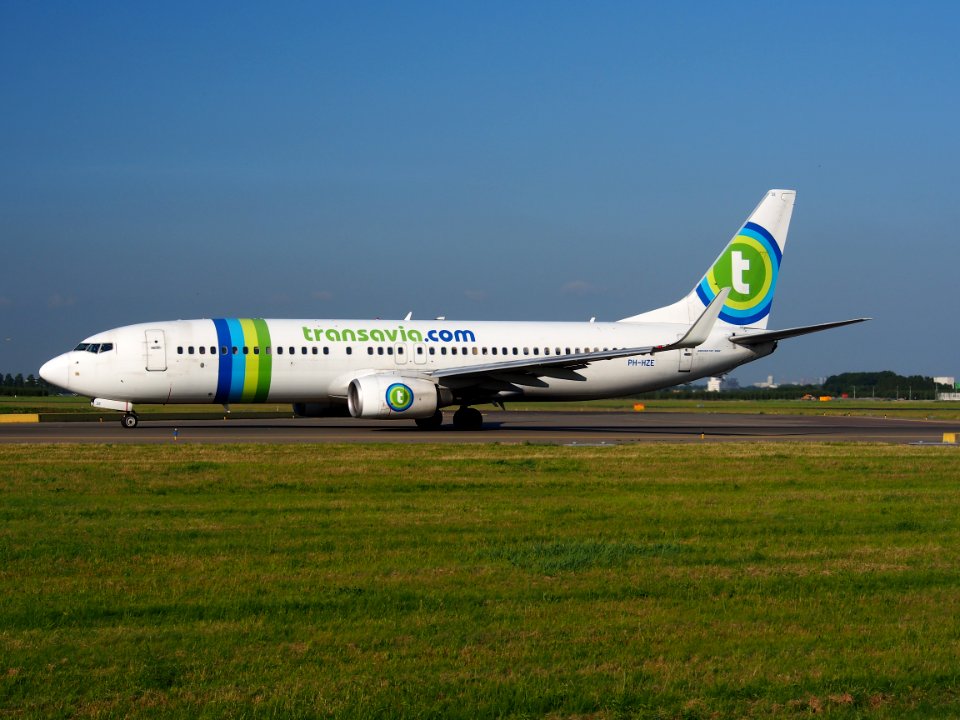 PH-HZE Transavia Boeing 737-8K2(WL) - cn 28377 taxiing 15july2013 pic-006
