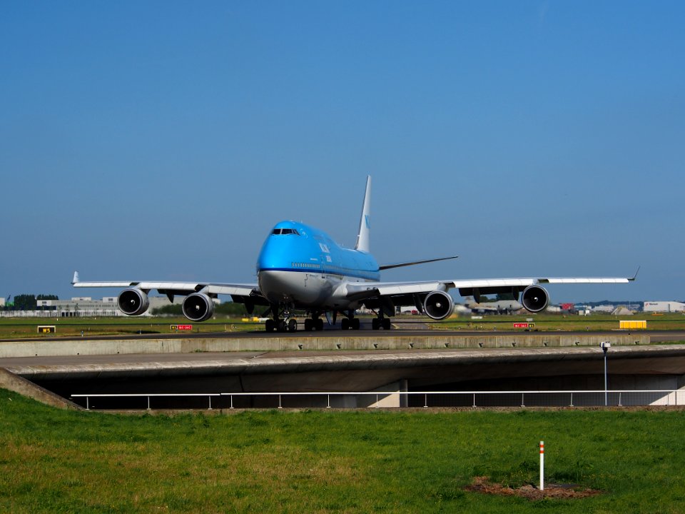 PH-BFY KLM Royal Dutch Airlines Boeing 747-406(M) - cn 30455 taxiing 18july2013 pic-002