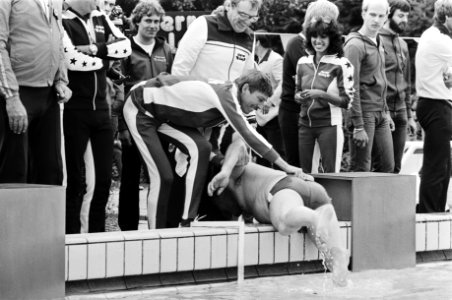 Piet Bambergen wordt uit het water gehesen, Bestanddeelnr 930-3921