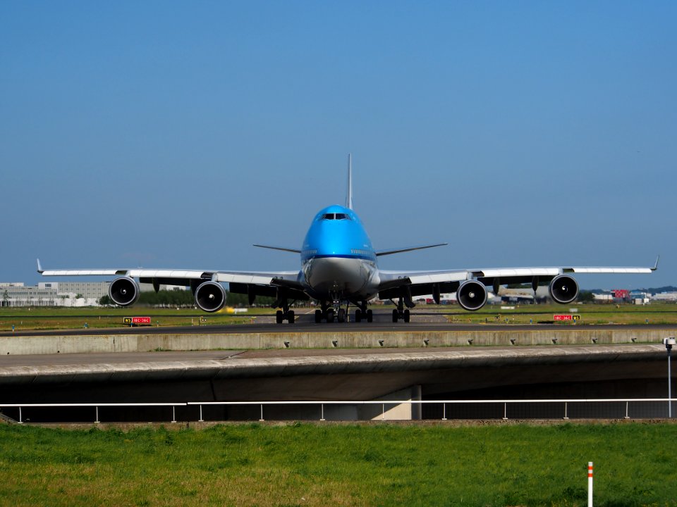 PH-BFY KLM Royal Dutch Airlines Boeing 747-406(M) - cn 30455 taxiing 18july2013 pic-001
