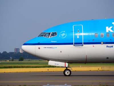 PH-BGC KLM Boeing 737-800 taxiing, 25august2013 pic-3
