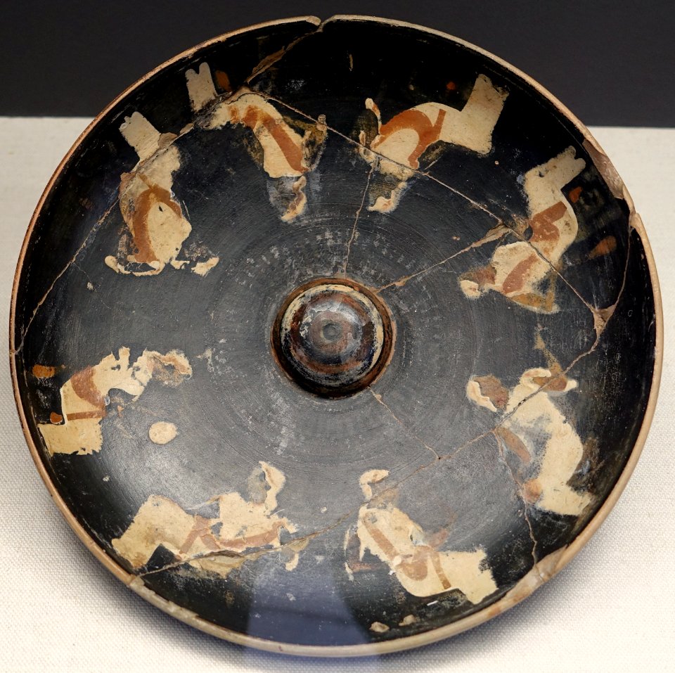 Phiale with seated women in conversation, c. 500 BC, L 430 - Martin von Wagner Museum - Würzburg, Germany - DSC05472