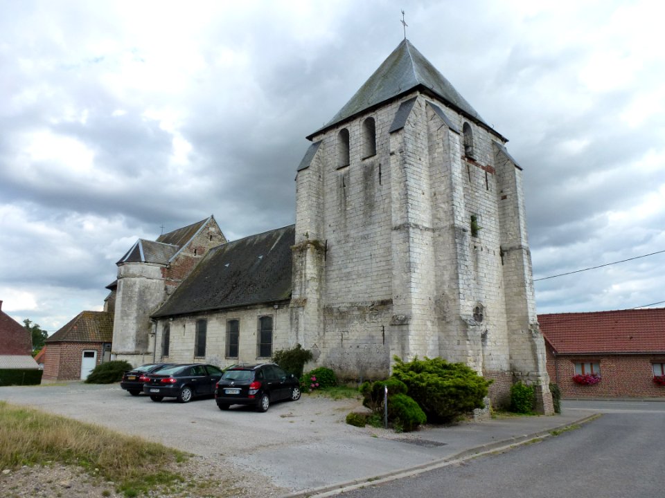 Pihem (Pas-de-Calais, Fr) église Saint-Pierre-aux-Liens