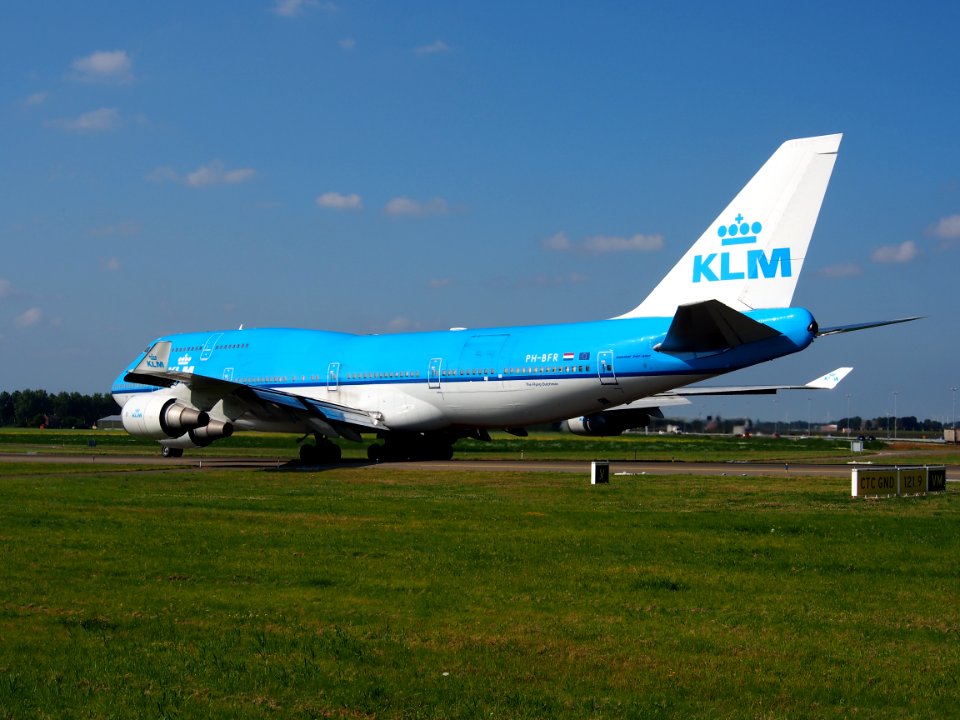PH-BFR KLM Royal Dutch Airlines Boeing 747-406(M) - cn 27202 taxiing 18july2013 pic-009