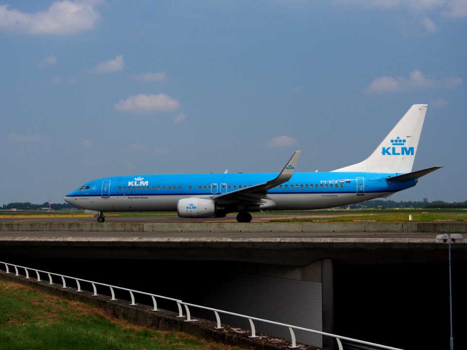 PH-BGA KLM Royal Dutch Airlines Boeing 737-8K2(WL) pic1