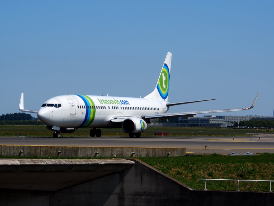 PH-HZJ Transavia Boeing 737-8K2(WL) - cn 30389, taxiing 21july2013 pic-002