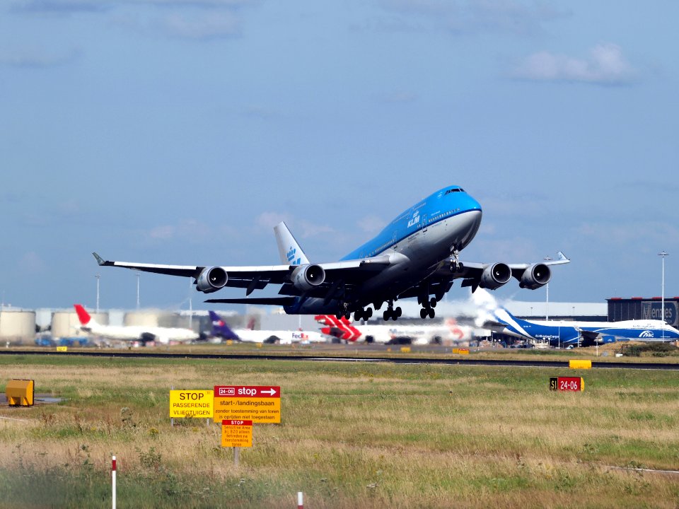 PH-BFK KLM Royal Dutch Airlines Boeing 747-406(M) - cn 25087 take-off 29july13 pic1
