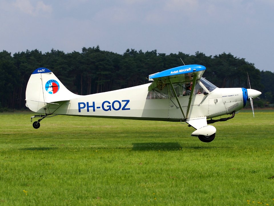 PH-GOZ, Aviat A-1B Husky landing at Hilversum Airport (ICAO EHHV), photo-2