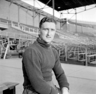 Piet Kraak (Stormvogels) in het Olympisch Stadion in Amsterdam, enige dagen na d, Bestanddeelnr 191-1065