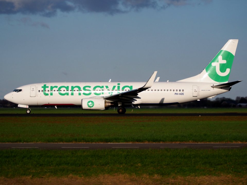 PH-HZE Transavia Boeing 737-8K2(WL) takeoff from Polderbaan, Schiphol (AMS - EHAM) at sunset, pic2
