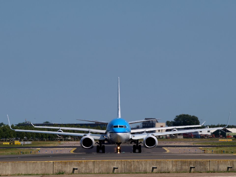 PH-BGR KLM Royal Dutch Airlines Boeing 737-7K2(WL) - cn 39446 taxiing 21july2013 pic-001