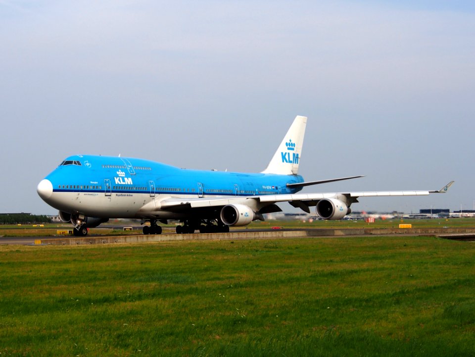 PH-BFW KLM Royal Dutch Airlines Boeing 747-406(M) - cn 30454, taxiing 22july2013 pic-003