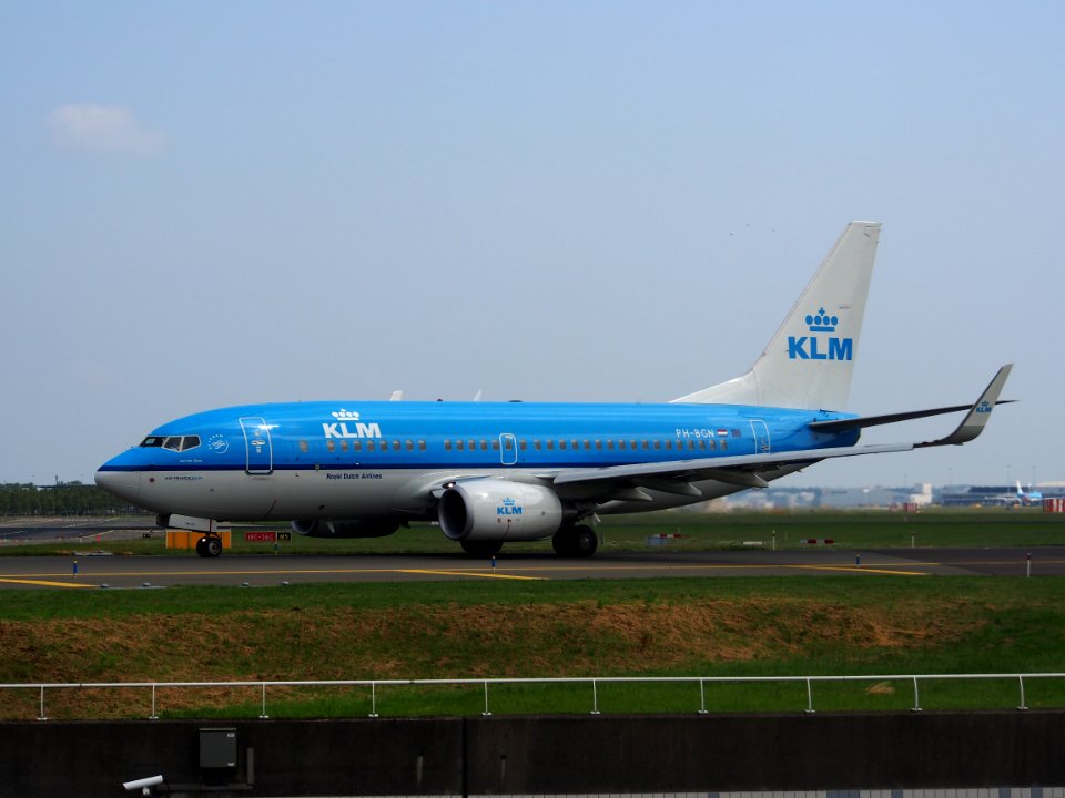 PH-BGN KLM Royal Dutch Airlines Boeing 737-7K2(WL) - cn 38125 pic1
