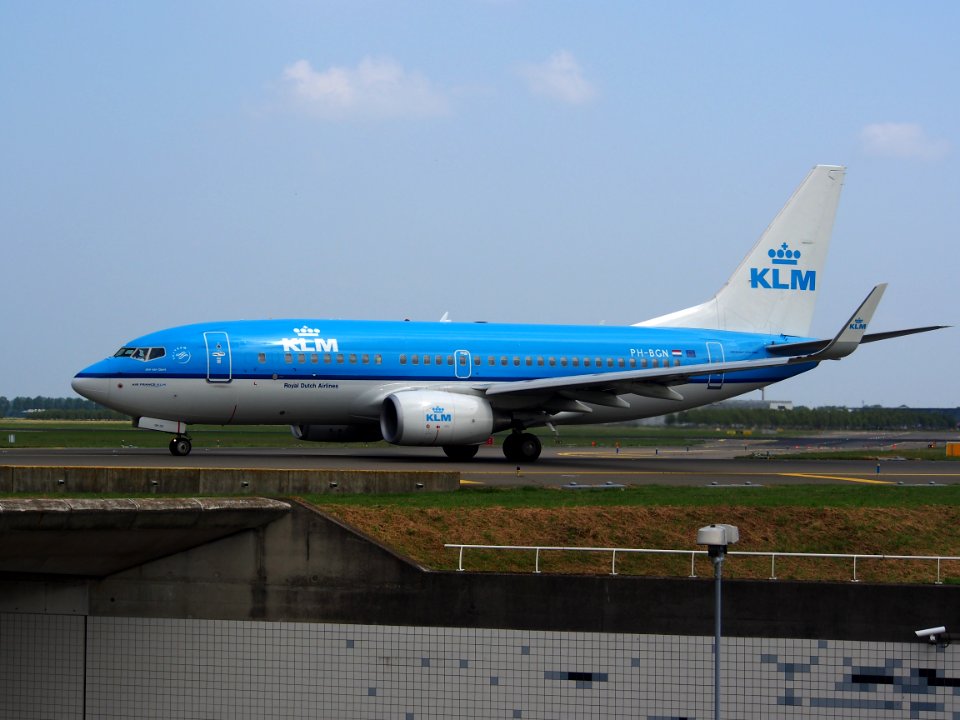 PH-BGN KLM Royal Dutch Airlines Boeing 737-7K2(WL) - cn 38125 pic2