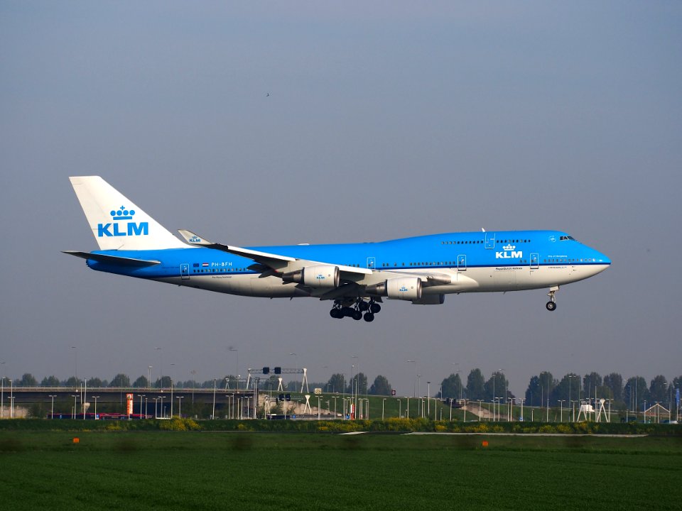 PH-BFH landing at Schiphol (AMS - EHAM), The Netherlands, pic2