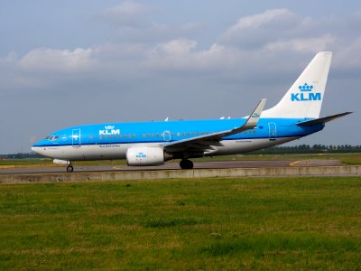 PH-BGM KLM Royal Dutch Airlines Boeing 737-7K2(WL) - cn 39255 taxiing 14July2013 pic3