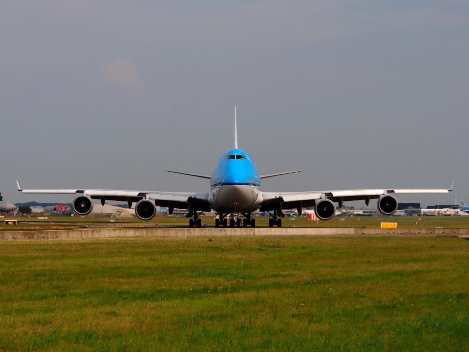 PH-BFP KLM Royal Dutch Airlines Boeing 747-406(M) - cn 2637, taxiing 22july2013 pic-001