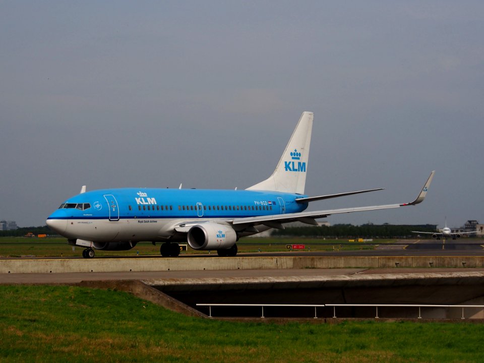 PH-BGD KLM Royal Dutch Airlines Boeing 737-7K2(WL) - cn 30366 taxiing 13July2013 pic1