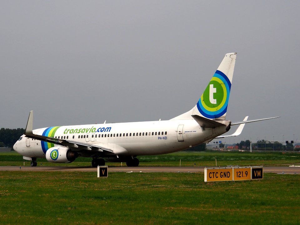 PH-HZI Transavia Boeing 737-8K2(WL) - cn 28380 taxiing 13july2013 pic5
