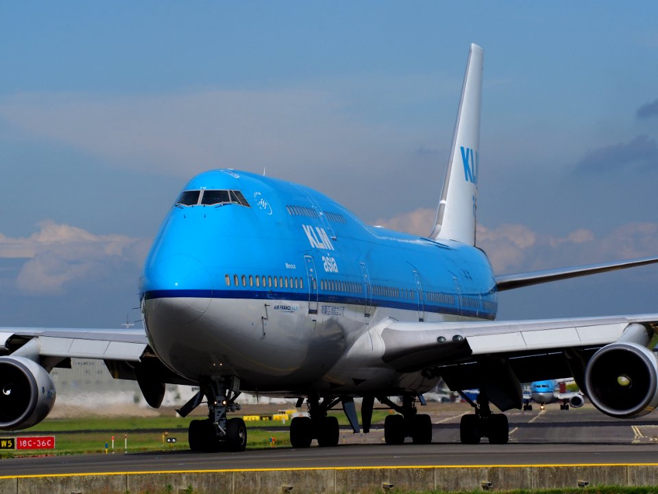 PH-BFM KLM Royal Dutch Airlines Boeing 747-406(M) - cn 26373 taxiing at Schiphol (AMS - EHAM), The Netherlands, 18may2014, pic-2