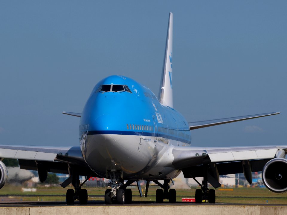 PH-BFR KLM Royal Dutch Airlines Boeing 747-406(M) - cn 27202 taxiing 18july2013 pic-001