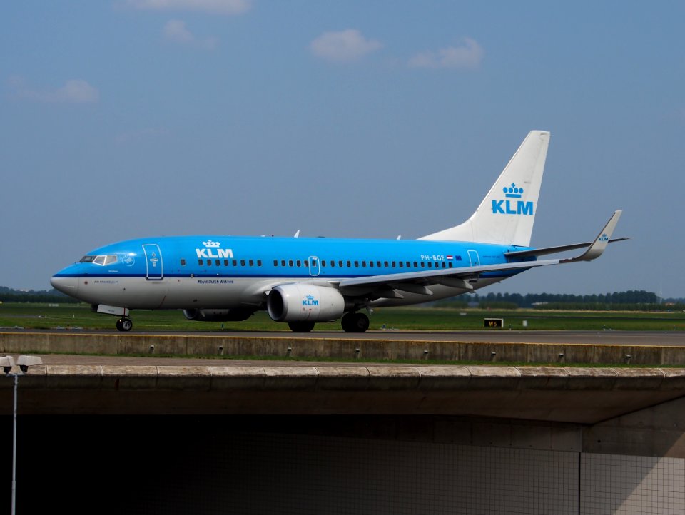 PH-BGE KLM Royal Dutch Airlines Boeing 737-7K2(WL) - cn 30371 pic1