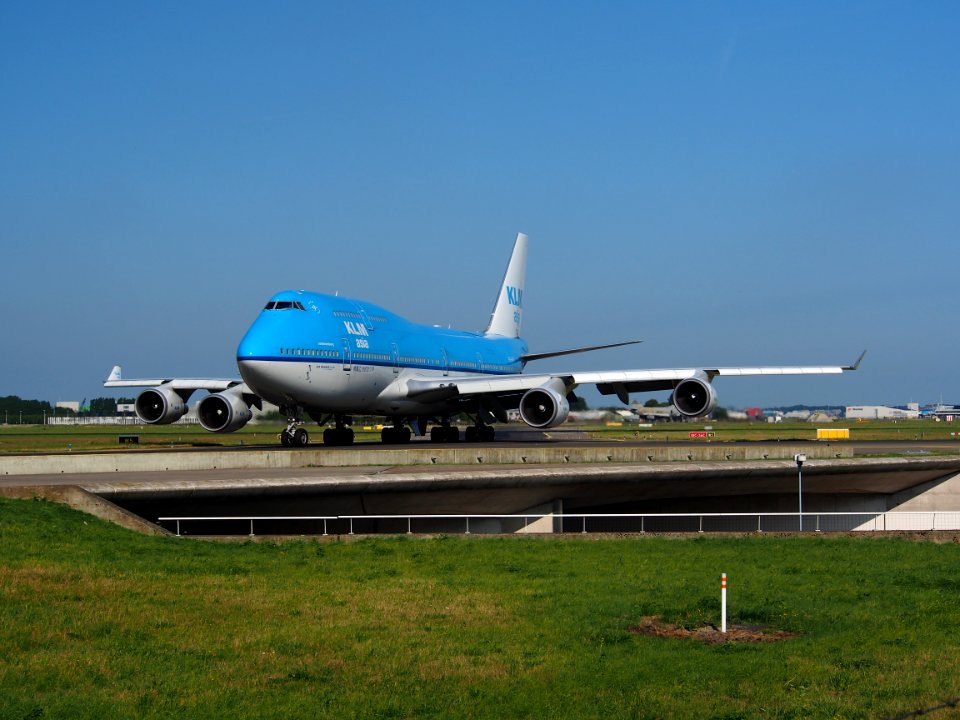 PH-BFY KLM Royal Dutch Airlines Boeing 747-406(M) - cn 30455 taxiing 18july2013 pic-003