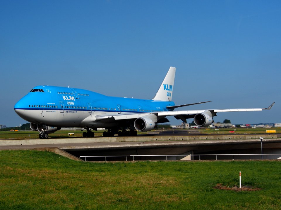 PH-BFY KLM Royal Dutch Airlines Boeing 747-406(M) - cn 30455 taxiing 18july2013 pic-004