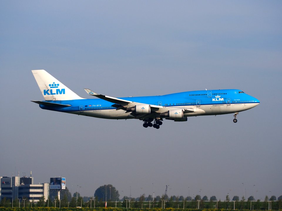 PH-BFN landing at Schiphol (AMS - EHAM), The Netherlands, pic2