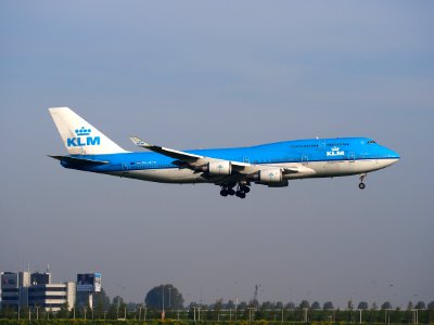 PH-BFN landing at Schiphol (AMS - EHAM), The Netherlands, pic2 photo